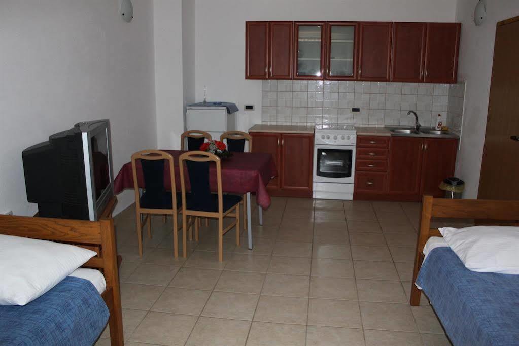 Apartments Barbara Gregovica Pula Exterior photo